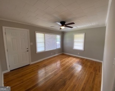 256 E Broad Street - Photo Thumbnail 7