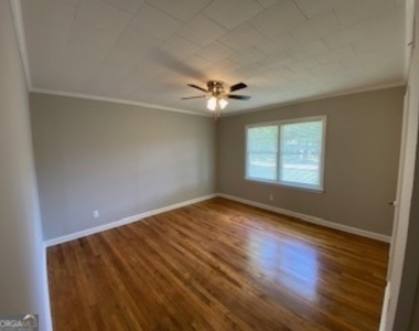 256 E Broad Street - Photo Thumbnail 2