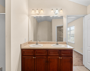 102 Steeple Court - Photo Thumbnail 10