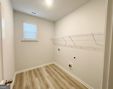 928 Yancey Court - Photo Thumbnail 7