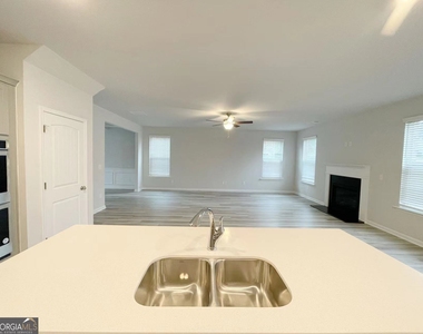 928 Yancey Court - Photo Thumbnail 6