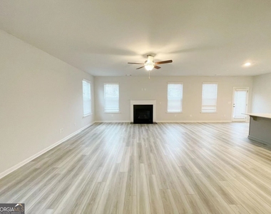 928 Yancey Court - Photo Thumbnail 3