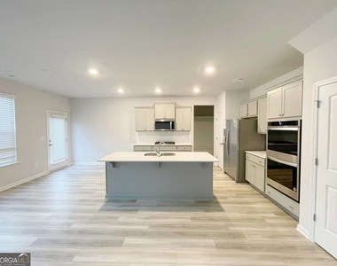 928 Yancey Court - Photo Thumbnail 5