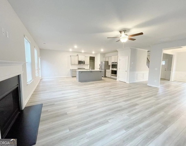 928 Yancey Court - Photo Thumbnail 4