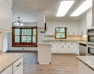 130 Aspen Way Way - Photo Thumbnail 6