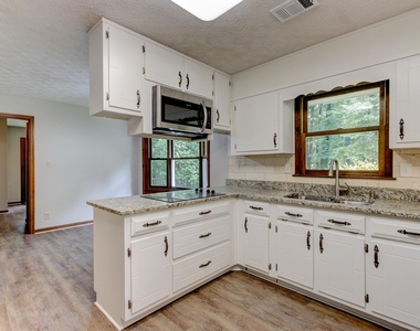 130 Aspen Way Way - Photo Thumbnail 2