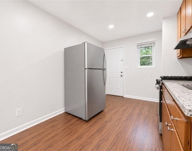 3203 E Point Street - Photo Thumbnail 4