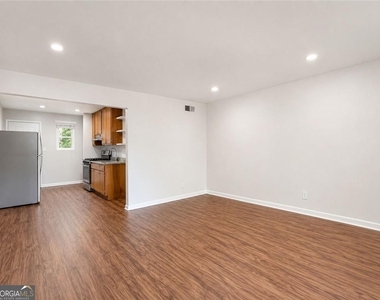 3203 E Point Street - Photo Thumbnail 1