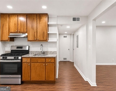 3203 E Point Street - Photo Thumbnail 6