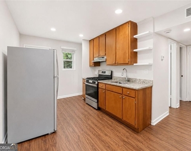 3203 E Point Street - Photo Thumbnail 3
