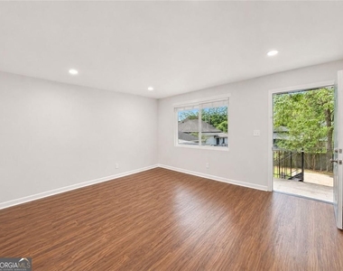 3203 E Point Street - Photo Thumbnail 2