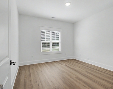 347 Crestwood Rd - Photo Thumbnail 16
