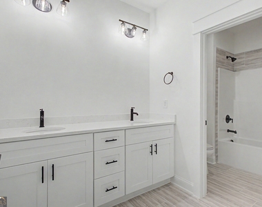 347 Crestwood Rd - Photo Thumbnail 22