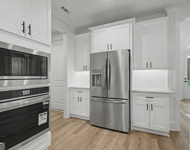 347 Crestwood Rd - Photo Thumbnail 6
