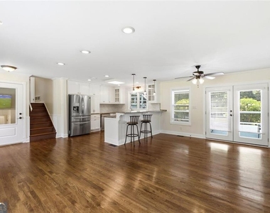 353 Westside Drive - Photo Thumbnail 7