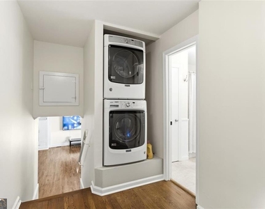 353 Westside Drive - Photo Thumbnail 10