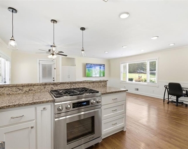 353 Westside Drive - Photo Thumbnail 4