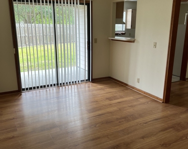 511 Moeckel Lane - Photo Thumbnail 2