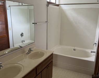 511 Moeckel Lane - Photo Thumbnail 7