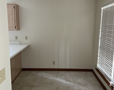 511 Moeckel Lane - Photo Thumbnail 5