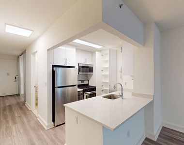 10 Hanover Square - Photo Thumbnail 1