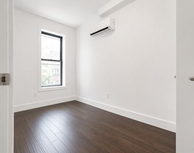 807 Quincy Street - Photo Thumbnail 3