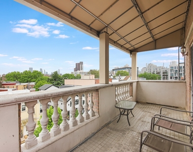 11-55 Welling Court - Photo Thumbnail 5