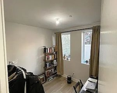 727 Dekalb Avenue - Photo Thumbnail 4