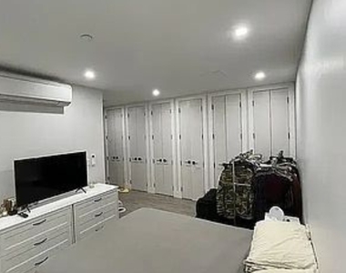 727 Dekalb Avenue - Photo Thumbnail 8