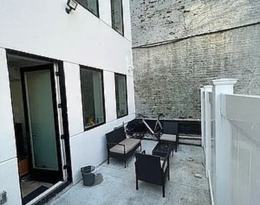 727 Dekalb Avenue - Photo Thumbnail 6