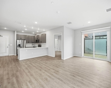 175 Morris St - Photo Thumbnail 11