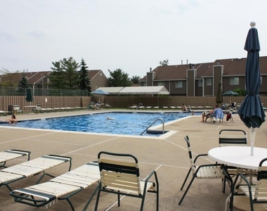 147 Castle Ridge Dr - Photo Thumbnail 13