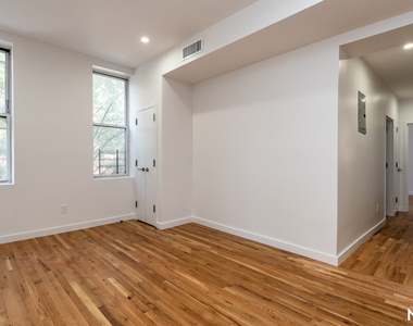 160 Johnson Ave 11206 - Photo Thumbnail 4