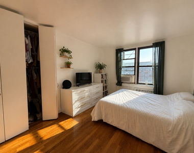 252 Clarkson Avenue - Photo Thumbnail 7