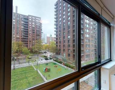 808 Columbus Ave - Photo Thumbnail 3