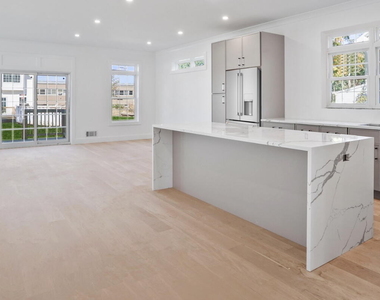 169 Chelsea Avenue - Photo Thumbnail 3