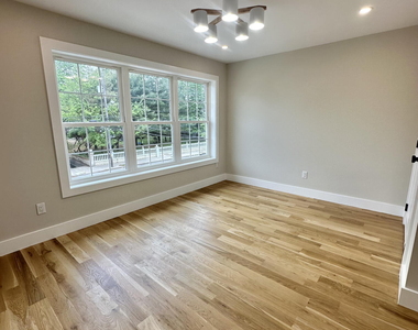 169 Chelsea Avenue - Photo Thumbnail 8