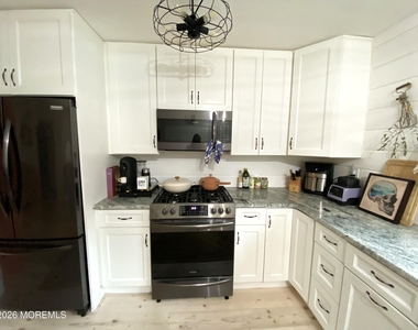 1641 Elm Avenue - Photo Thumbnail 2
