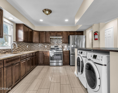 148 Dewitt Avenue - Photo Thumbnail 13