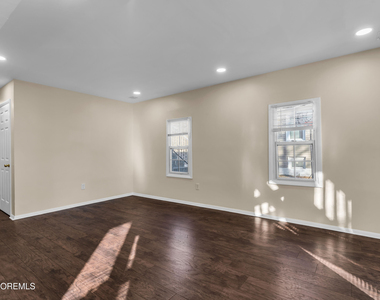 148 Dewitt Avenue - Photo Thumbnail 17