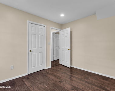 148 Dewitt Avenue - Photo Thumbnail 6