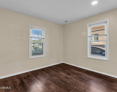 148 Dewitt Avenue - Photo Thumbnail 5