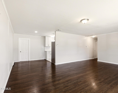 319 Nautilus Boulevard - Photo Thumbnail 7