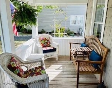 214 Howe Street - Photo Thumbnail 1