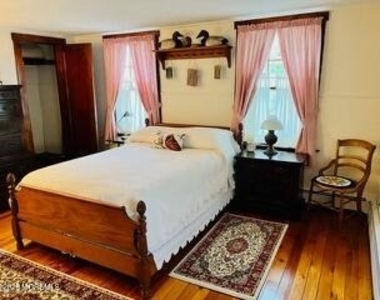 214 Howe Street - Photo Thumbnail 11