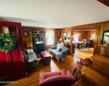 214 Howe Street - Photo Thumbnail 3