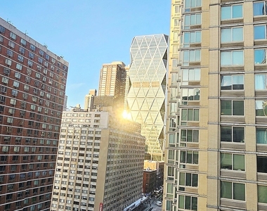 8th Avenue - Photo Thumbnail 9