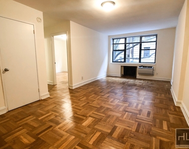 East 76 Street - Photo Thumbnail 1