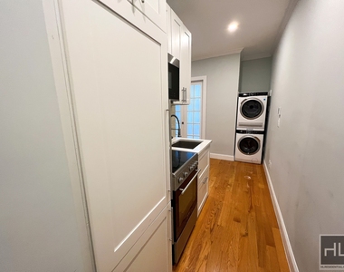 East 80th Street - Photo Thumbnail 2