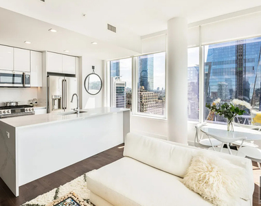 West 36th Street - Photo Thumbnail 2